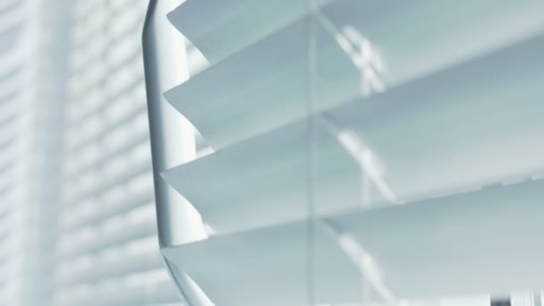 Person hand closes frame of plastic window with white blinds. — Stock Video