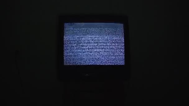 Bad telecast on vintage tv screen with noisy snowy image — стоковое видео