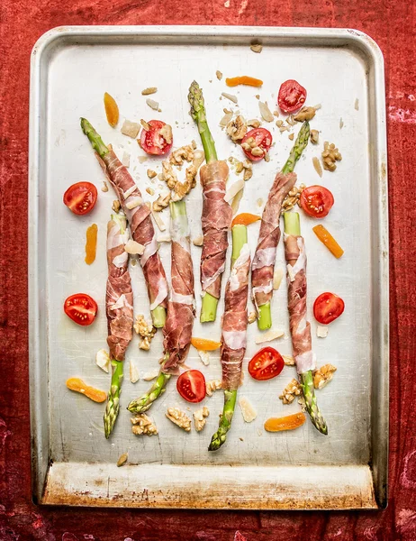 Green Asparagus wrapped in Parma ham — Stock Photo, Image