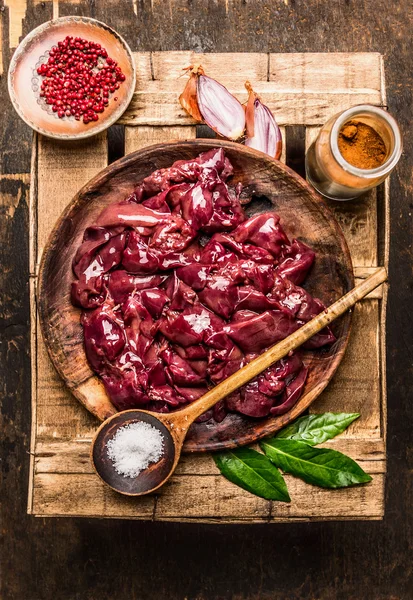 Raw chicken liver — Stock Photo, Image