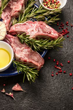 çiğ kuzu pirzolası