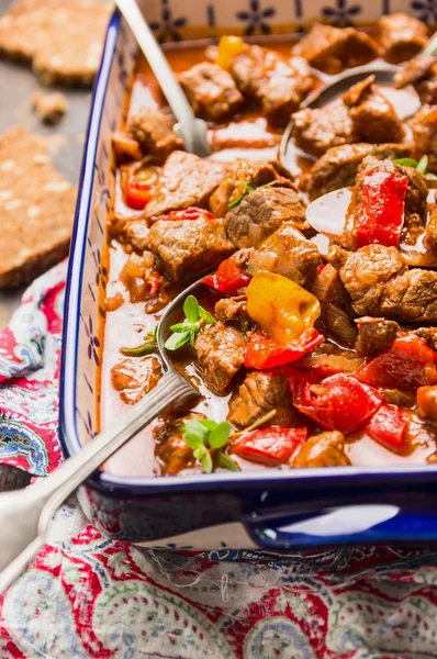 Gulash de ternera con verduras — Foto de Stock