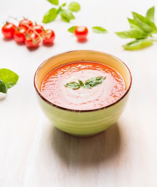 taze domates çorbası