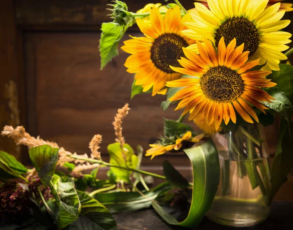 Sunflowers in vase on table — Stock Photo, Image