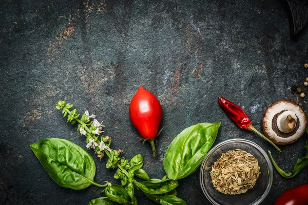 Ingrédients pour la cuisson ou la fabrication de salades — Photo