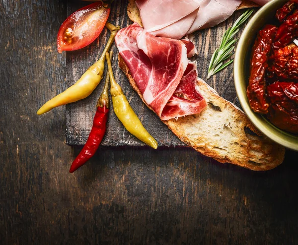 イタリアの軽食のための食材 — ストック写真