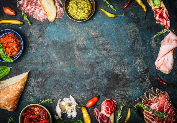 İtalyan snack için malzemeler