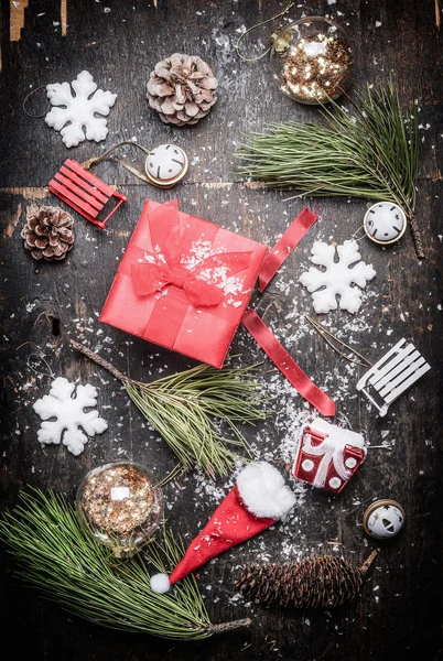 Caixa de presente festivo de Natal vermelho — Fotografia de Stock