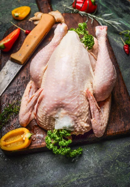 Raw whole chicken — Stok fotoğraf