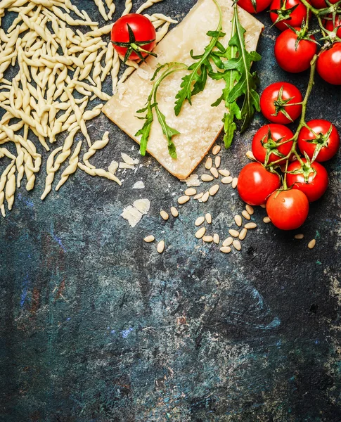 Fresh pasta with ingredients — Stock Photo, Image