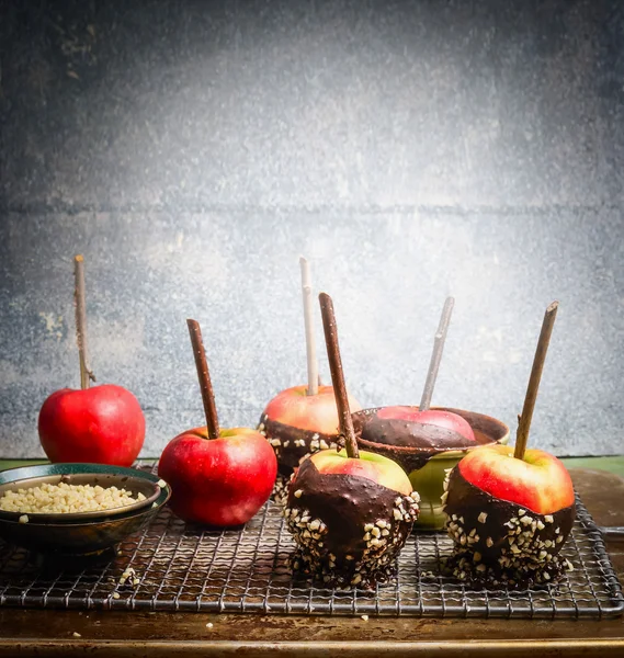 Apples covered with chocolate — Stock Photo, Image