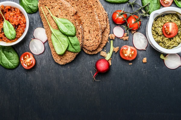Přísady a šíření vegetariánský sendvič — Stock fotografie