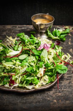 Taze karışık yeşil salata 