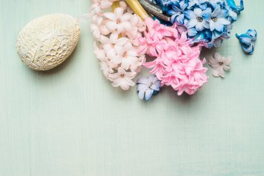 Paskalya kartı ile sümbül