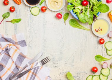 Taze sağlıklı salata sosu ile