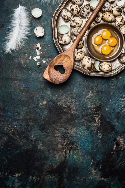 Quail eggs prepared for cooking — Stock Photo, Image