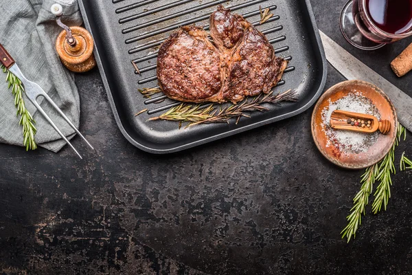 Steak grillé sur le grill Pan — Photo