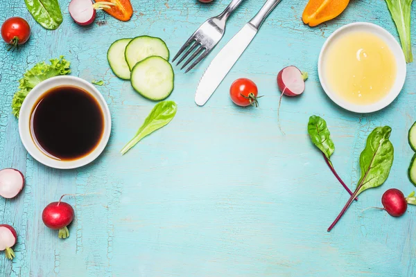 Ensalada e ingredientes de aderezo — Foto de Stock