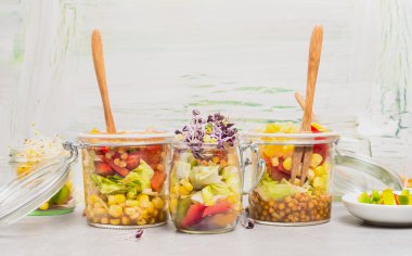 Cam kavanozlara vejetaryen Salatalar