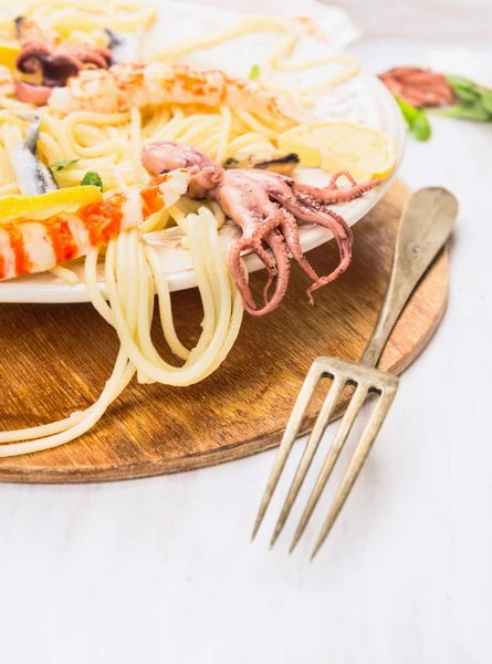 Spaghetti with seafood, close up — Stock Photo, Image