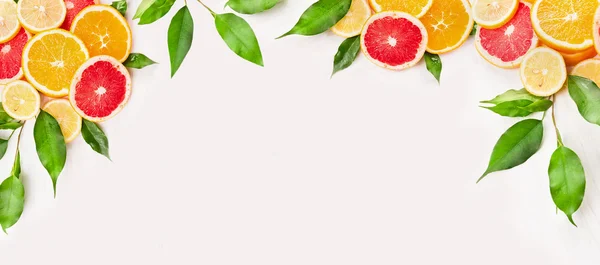 柑橘系の果物のスライス — ストック写真