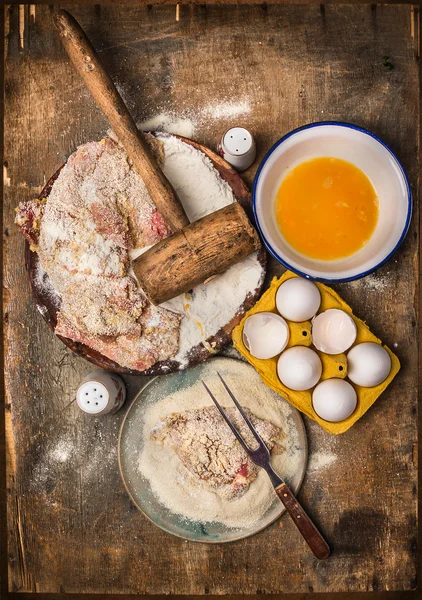 Schnitzel att göra, på gång sedan komponera — Stockfoto