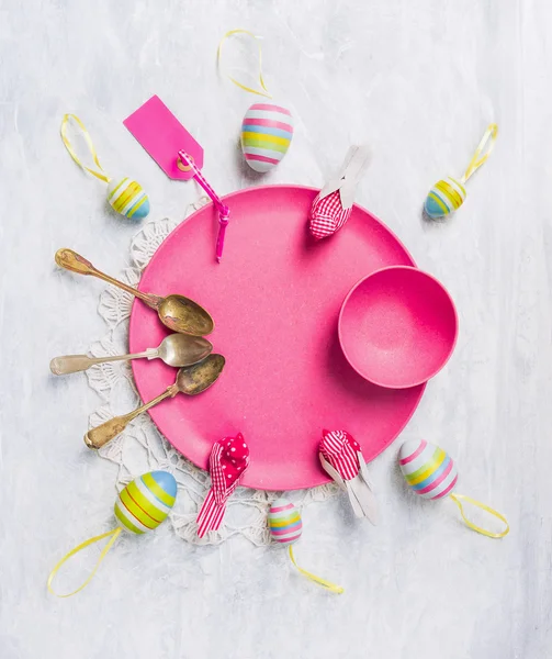 Pink plate on white table — Stock Photo, Image