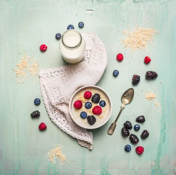 Gachas de avena con leche —  Fotos de Stock