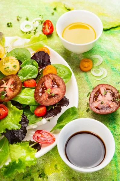 Multicolor tomatoes salad — Stock Photo, Image