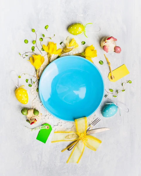 Easter eggs and flowers — Stock Photo, Image