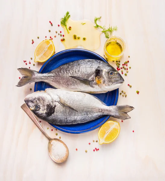 Raw dorado fish — Stock Photo, Image