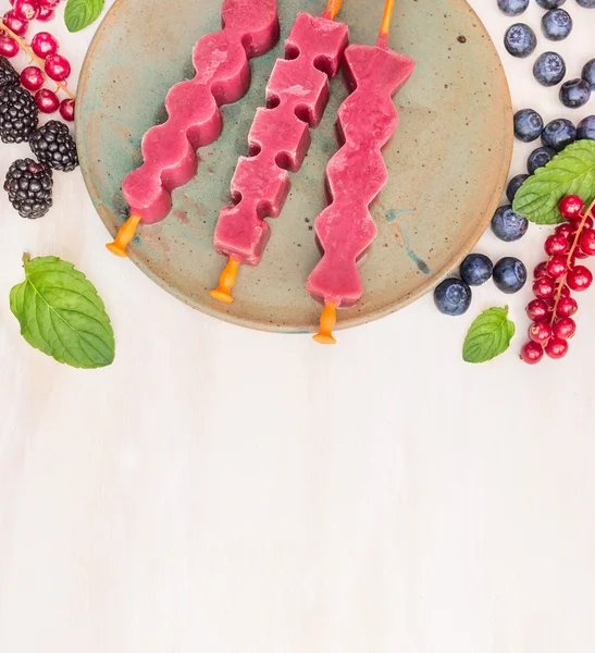 Berries Ice cream pops — Stock Photo, Image