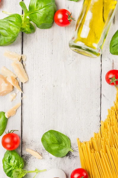 Espaguetis ingredientes de cocina —  Fotos de Stock
