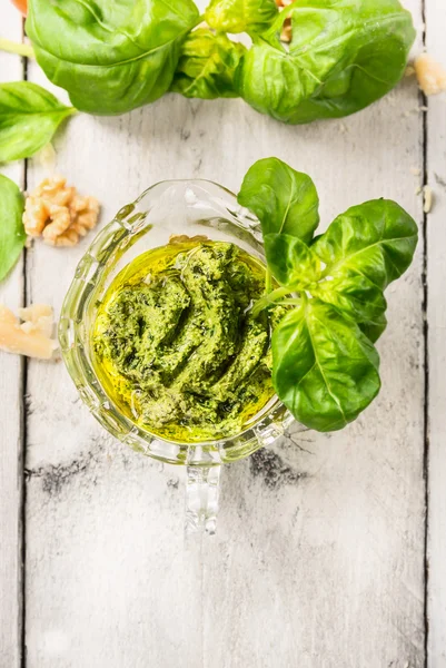 Pesto de manjericão verde — Fotografia de Stock