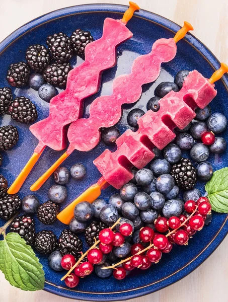 Berries Ice cream pops — Stock Photo, Image