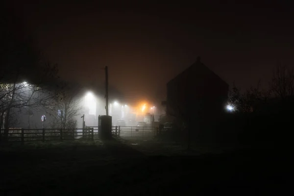 Edge Town Looking Foggy Street Atmospheric Winters Night — Stock Photo, Image