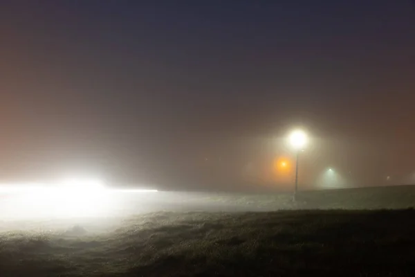 Traffic Trails Street Lights Lit Atmospheric Foggy Winters Night — Stock Photo, Image