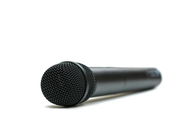 Beyaz arkaplanda mikrofon izole edildi — Stok fotoğraf