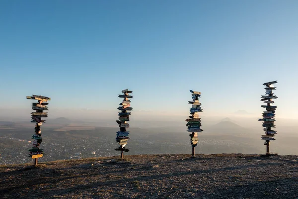 The peak of Mashuk, an isolated mountain in the North Caucasus overlooking the city of Pyatigorsk in Stavropol Krai, Russia — Stock Photo, Image