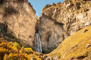 Kuzey Kafkasya dağlarında. Doğal Sınır Dzhily-Su..