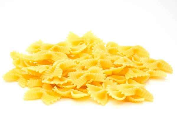 Een Farfalle. ongekookte pasta geïsoleerd op witte achtergrond — Stockfoto