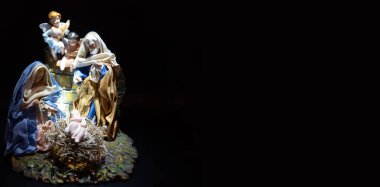 Üç bilge adamın bebek İsa 'ya hediyeler sunduğu Noel doğumu sahnesi