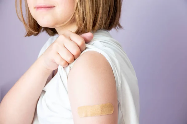 Kinder Erhalten Impfung Der Seite Des Oberschenkels — Stockfoto
