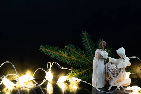 Рождественская Сцена Тремя Волхвами Преподносящими Подарки Младенцу Иисусу Марии Иосифу — стоковое фото
