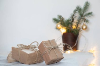 Noel yer ayarı ile şerit ve yılbaşı süsleri