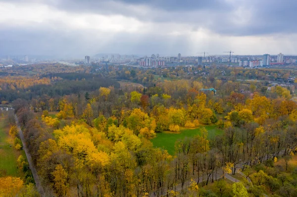 Hermosos Senderos Sinuosos Parque Otoño Loshtsky Park Minsk Brillantes Colores —  Fotos de Stock