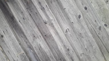 Eski gri tahtalar. Eski yıpranmış sazlardan yapılmış bir panel. Ahşap vintage arkaplan