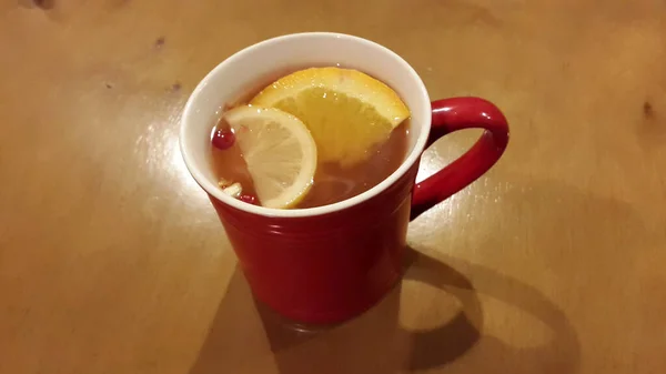 Tee Mit Zitrone Und Beeren Tasse Tee — Stockfoto