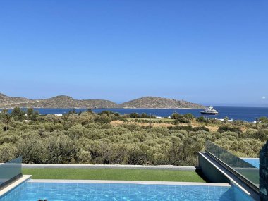 Yunanistan 'ın Girit sahilinde açık yüzme havuzu