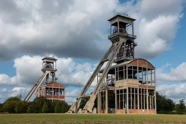 Eski bir kömür madeninin başlıkları 